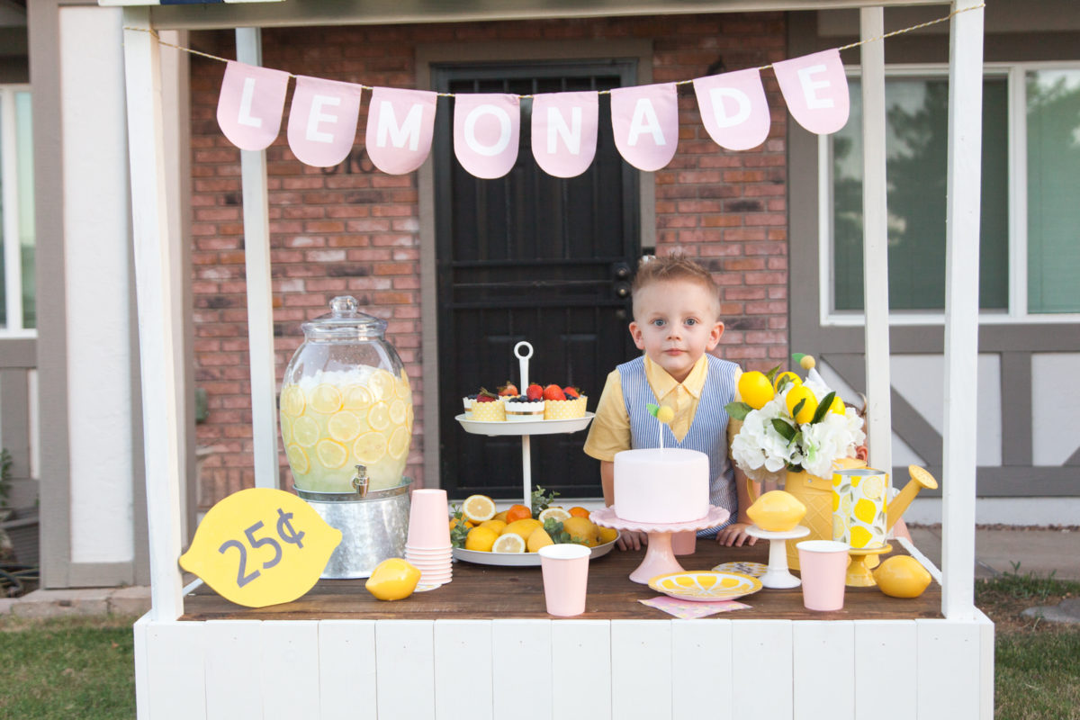 DIY LEMONADE STAND - Sugarcoated Housewife