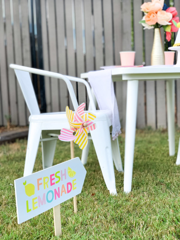 DIY LEMONADE STAND - Sugarcoated Housewife