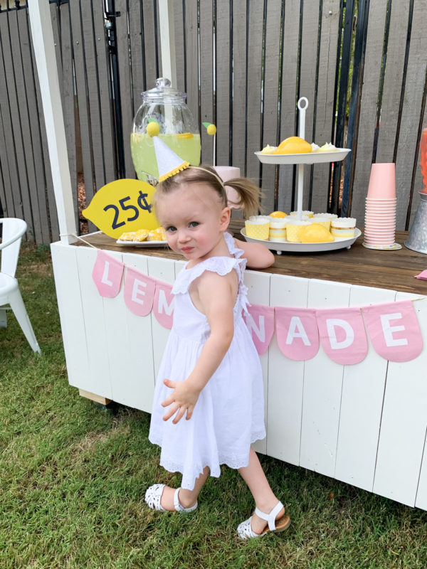 DIY LEMONADE STAND - Sugarcoated Housewife